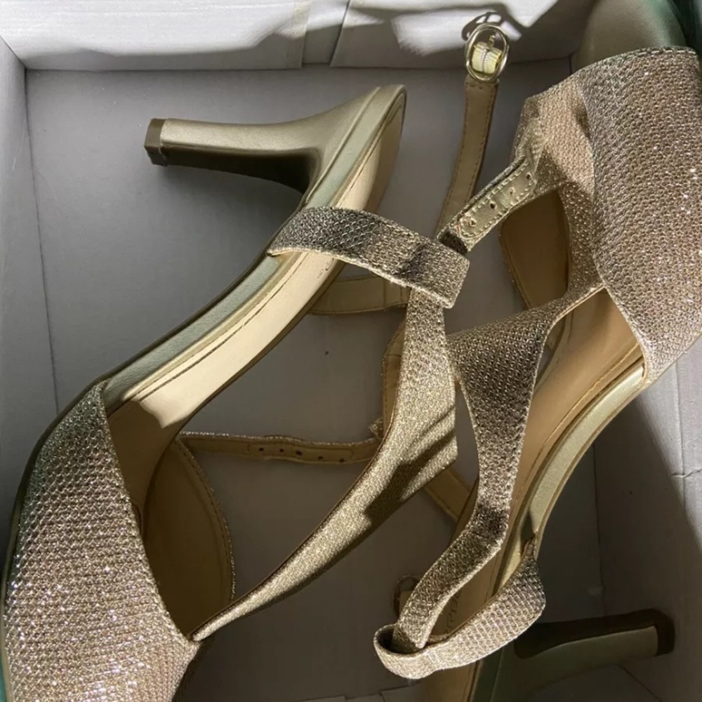 Marbella 10W Gold Open Toe Buckle Close Dress Shoe
